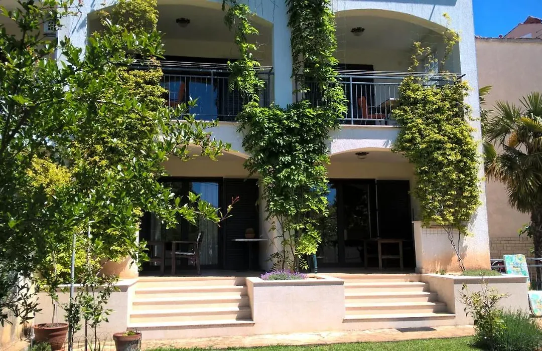 Apartments And Rooms Mofardin-1