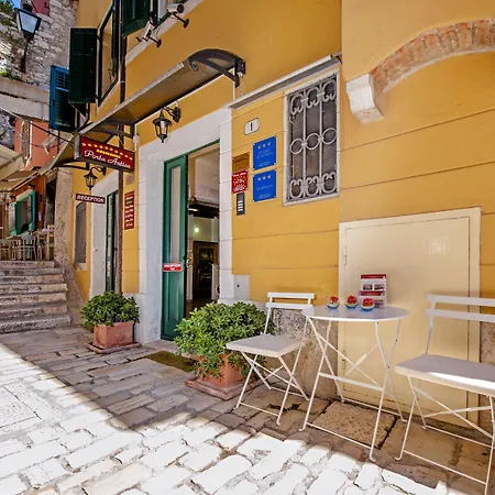 Guest house SOTTO I VOLTI Centro Storico-3